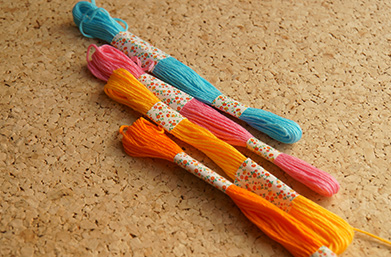 使う刺繍糸4本を決める